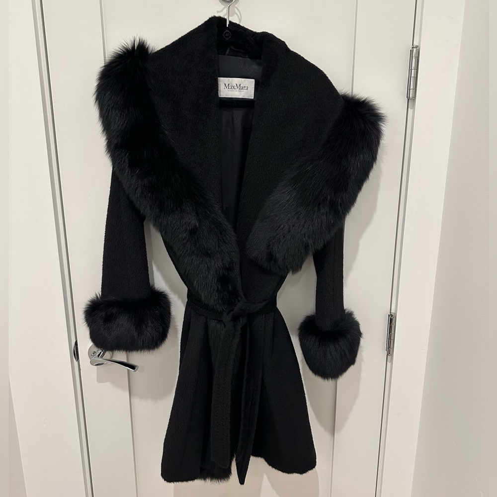 MaxMara Fur Trimmed Black Coat